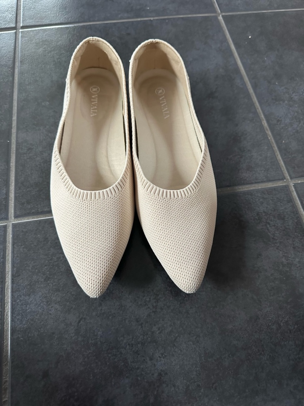 Vivaia Women's Pointed Knit Flats in Beige